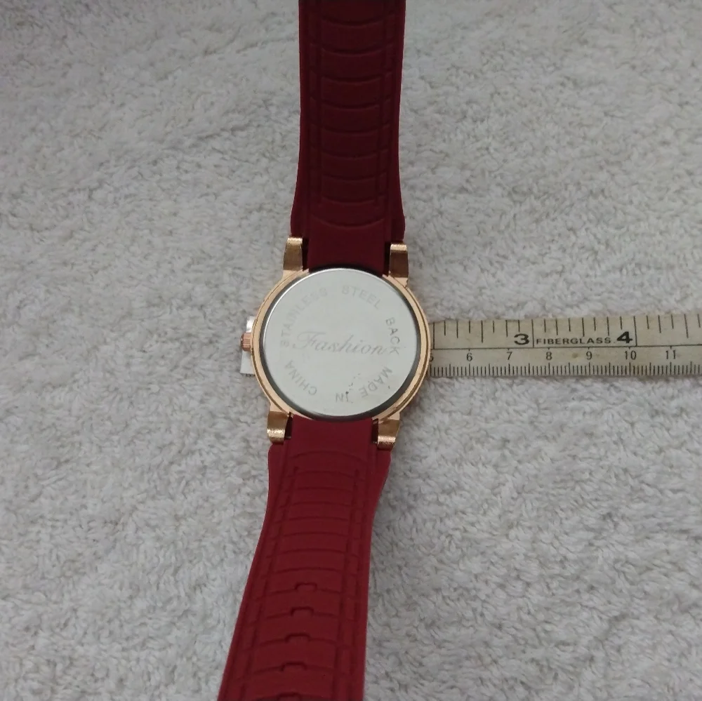 3/$10 🌟 Red, Ladies Fashion Watch - Picture 6 of 10